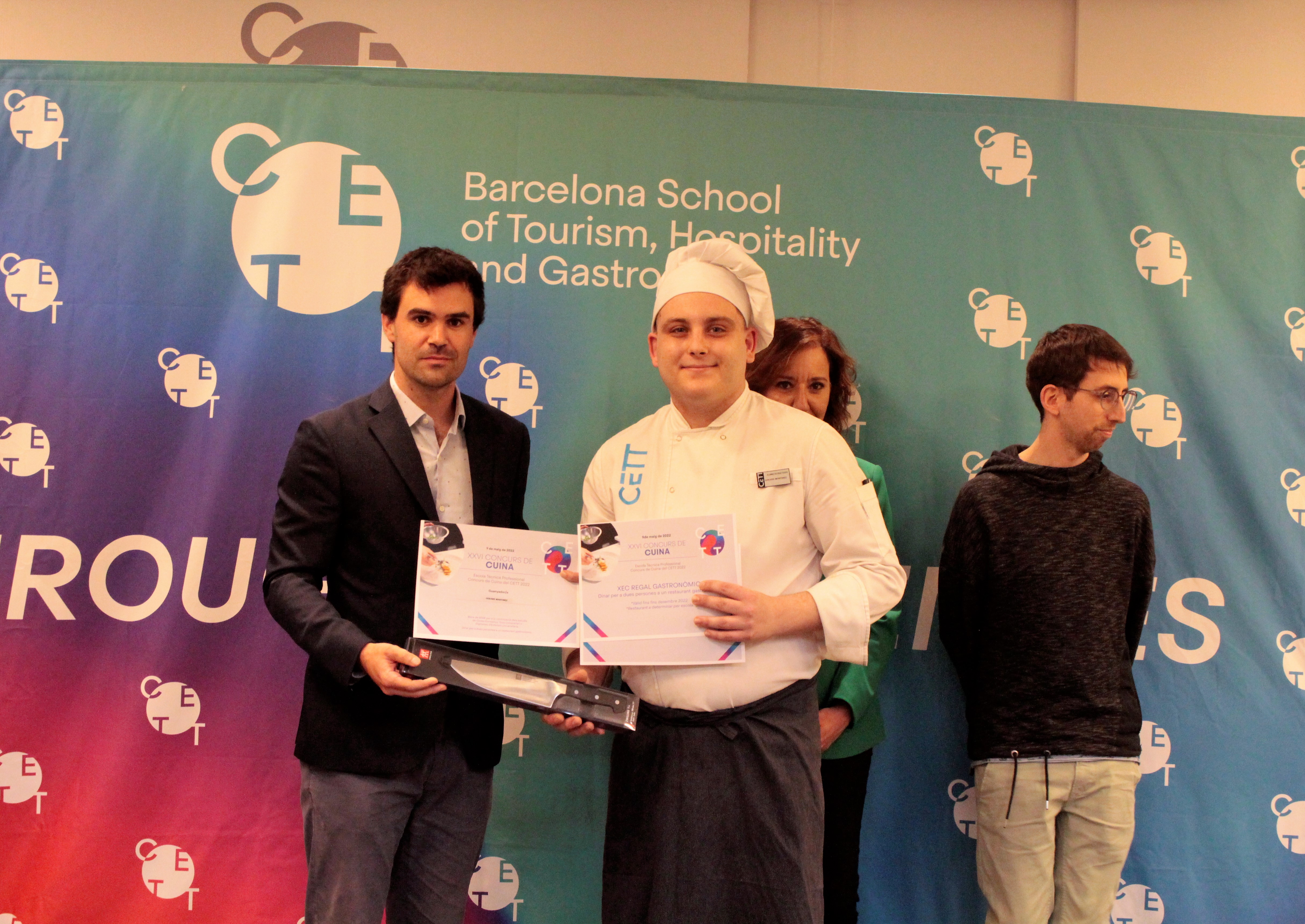 Gerard Martínez recibe el premio de Àlex Galí